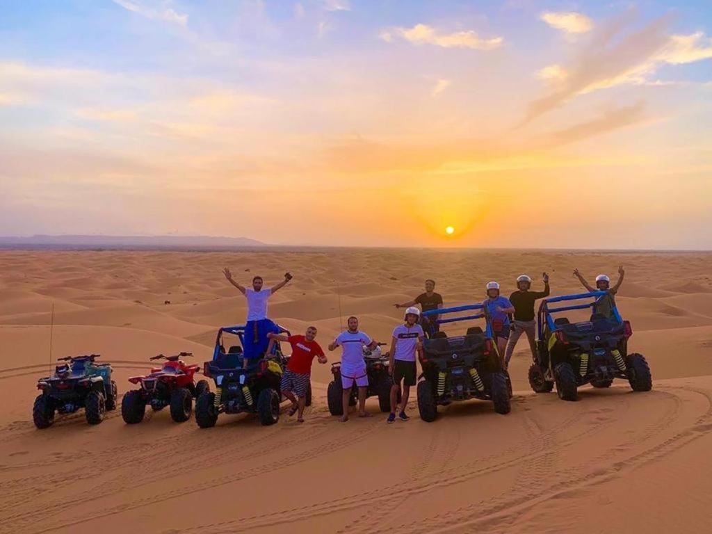 ホテル Ahlam Luxury Camp メルズーガ エクステリア 写真