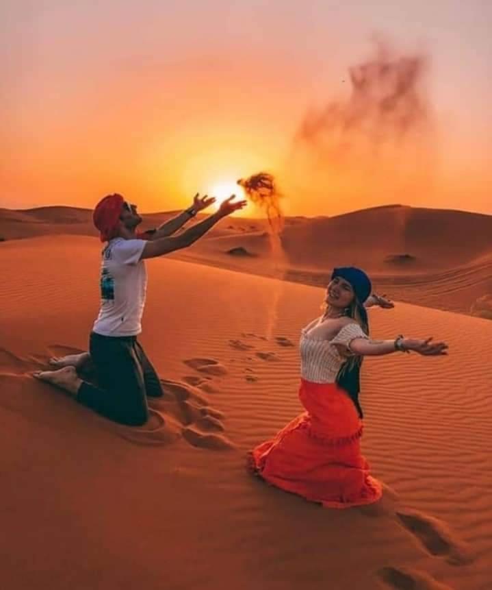 ホテル Ahlam Luxury Camp メルズーガ エクステリア 写真