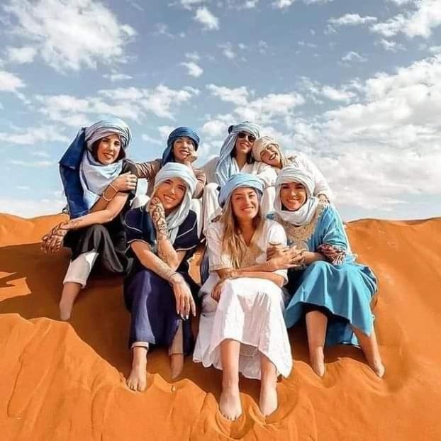 ホテル Ahlam Luxury Camp メルズーガ エクステリア 写真