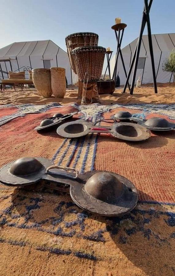 ホテル Ahlam Luxury Camp メルズーガ エクステリア 写真