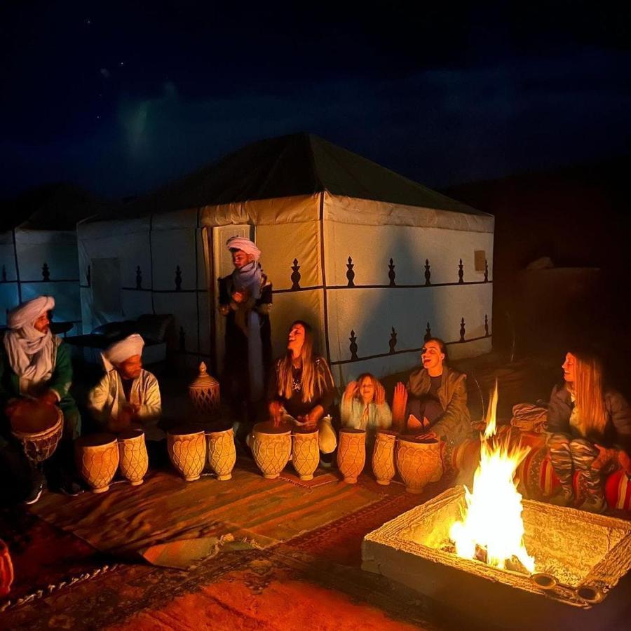 ホテル Ahlam Luxury Camp メルズーガ エクステリア 写真